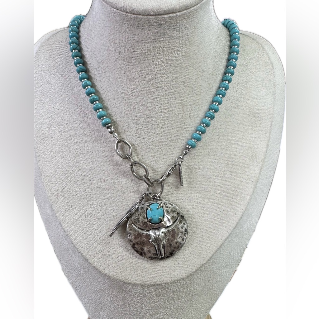 Shyanne Blue And Silver Necklace With Ornate Pendant 26$